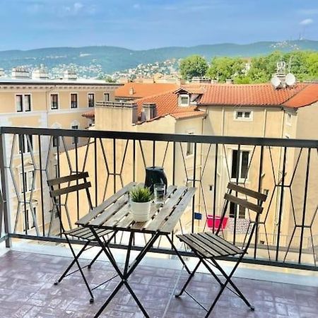 Leia Home W/Private Parking In Old Town Trieste Eksteriør bilde