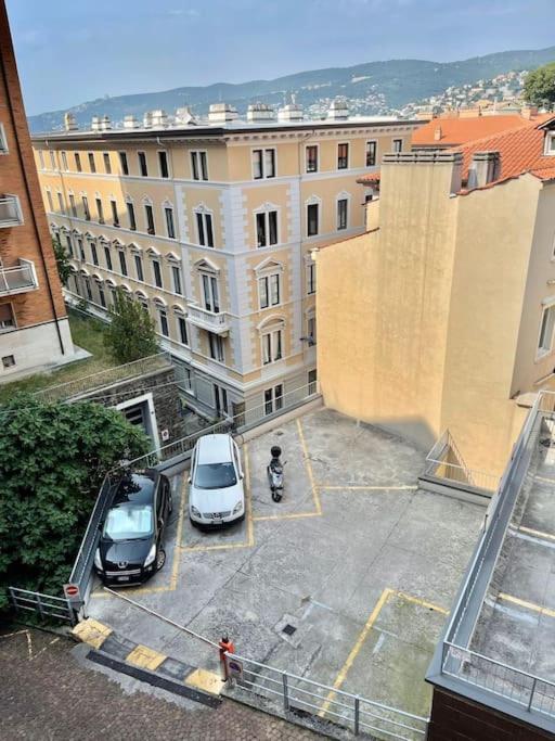 Leia Home W/Private Parking In Old Town Trieste Eksteriør bilde